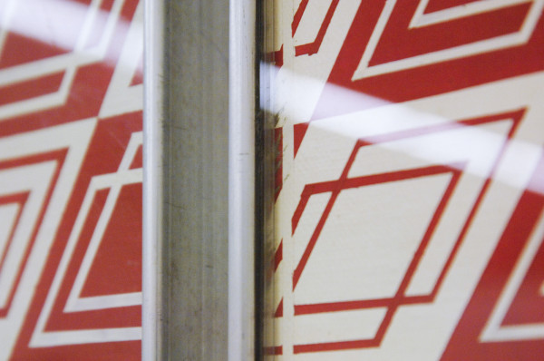 Daan van Golden - Compositie rood wit - Japanse lakverf op doek op paneel (Caldic Collectie) Synthetische lakverf op doek op paneel (Centraal Museum) beide 1964 (detail)