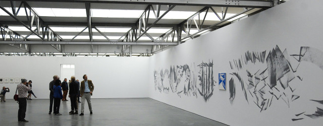 7 schilderijen van stenen, een wandschildering en een flinke lading schetsen van ouder werk, kort samengevat de volledige tentoonstelling van Robert Zandvliet (1970) in De Pont. Daarvoor ga ik graag [&hellip;]