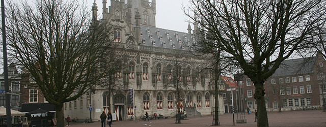 Een tentoonstelling verdelen over twee totaal verschillende locaties is een best vreemd idee eigenlijk. De Vleeshal is een monumentaal historisch beladen ruimte, de kabinetten daarintegen beantwoorden aan het idee van [&hellip;]