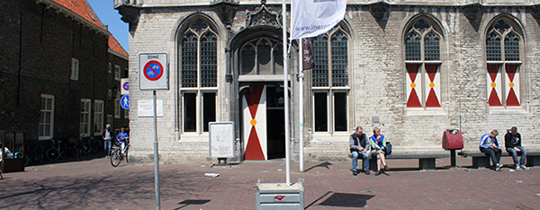 De Vleeshal lijkt buiten haar modernismereeks (hier en hier) ook bezig te zijn met een reeks presentaties die zich bezig houden met presentaties. Want Falke Pisano en Yona Friedman & [&hellip;]