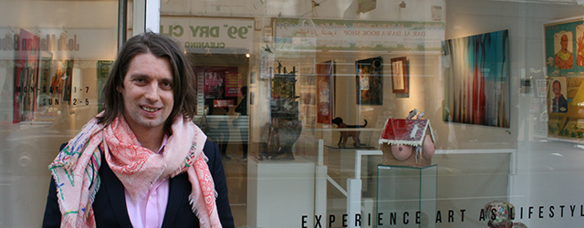 In Londen had ik natuurlijk ook enkele afspraken staan. Zo had ik via een bekende een afspraak met Samir Ceric. Toch was deze ontmoeting niet om mijn eigen werk in [&hellip;]