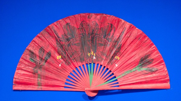 Erik Andriesse - Amaryllissen - Houtsnede en acrylverf op papieren waaier, 1985