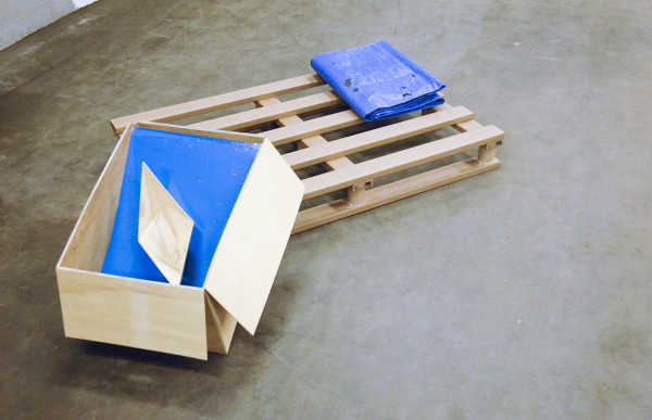 Esther de Graaf - Cardboard Frame - Karton, lijm en plakband