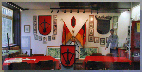 Eva Olthof - Im Tradionsraum - 20x40cm Lambda print op dibond Eva Olthof - Im Tradionsraum - 20x40cm Lambda print op dibond