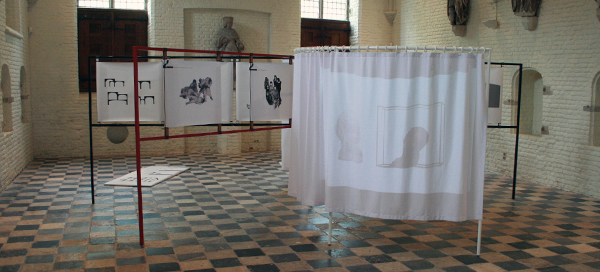 Falke Pisano - The Body In Crisis (Housing, Treating and Depicting) - Sculpturaal werk, installatie met twee video's_5 Falke Pisano - The Body In Crisis (Housing, Treating and Depicting) - Sculpturaal werk, installatie met twee video's