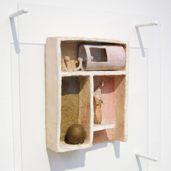 Fausto Melotti - By Feeling, Blindy - Beschilderd aardewerk, messing, geglazuurd keramiek en papier, 1979