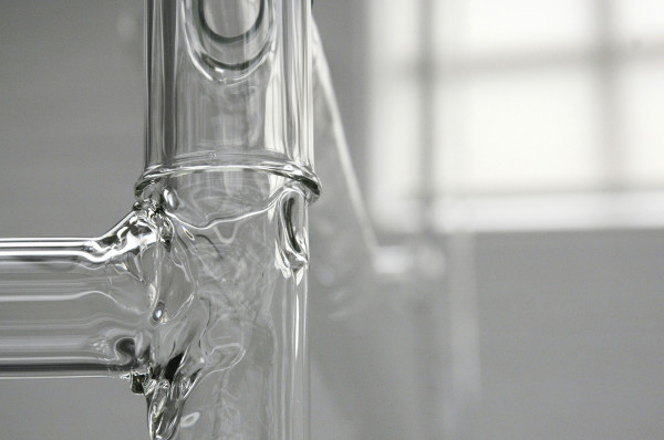 Fiona Banner - Work 1 - Glas en perspex (detail)