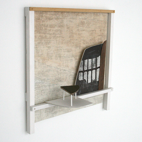 Frank Hannon - Black & White Interior (wallwork) - 54x45x20cm Collage, olieverf op linnen, hout, plastiek en karton