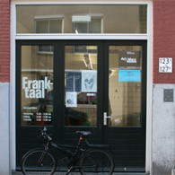 Als je picturaal werkt, dat wil zeggen op het platte vlak, ben je altijd bezig op een materiaal. Je bent bezig met foto’s, tekeningen of schilderijen. Meestal is daarbij de [&hellip;]