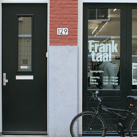 Hoe vaak heb ik ze de afgelopen paar jaar wel niet gezien; abstracte schilderijen, vaak gebaseerd op een grid in wat grijstinten en daartegenover wat kleur met als het even [&hellip;]