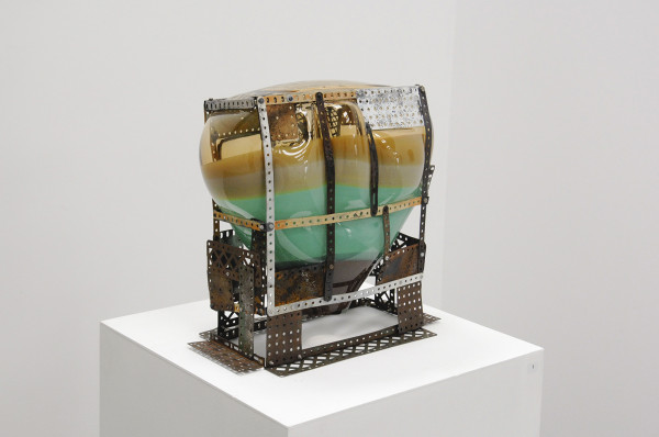 Gabrielle van de Laak - Huszar-Bubble in Meccano - 40x41x24cm Glas en meccano