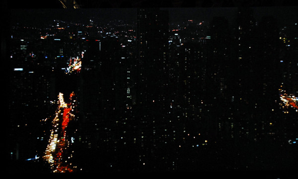 Galerie Dix9, Helene Lacharmoise - HeeWon Lee - Phone Tapping - 10,20minuten HDvideo loop