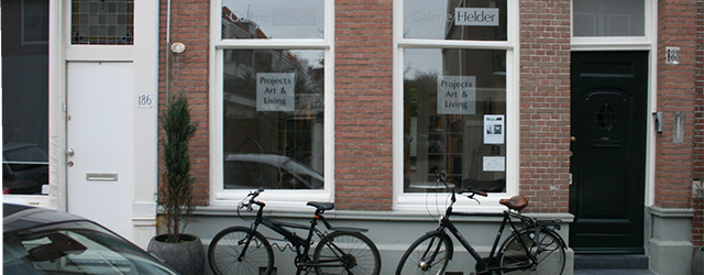 Op het moment dat je een kunstwerk ergens toont, gaat het altijd een relatie aan met zijn omgeving. Indien het werk en de context goed op elkaar afgestemd zijn, kan [&hellip;]