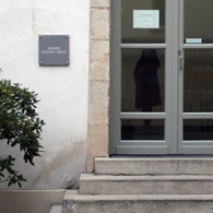 Als ik de naam Louise Bourgeois (1911-2010) hoor moet ik altijd direct aan een documentaire die in mijn geheugen een fragment laat zien waarin Bourgeois hysterisch en bijna krankzinnig keramiek [&hellip;]