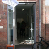 Als schilderen over verf gaat, waar gaat fotografie dan over? Licht is geen goed antwoord want dat behoort ook tot het domein van het sculpturale. Het vastleggen van het beslissende [&hellip;]