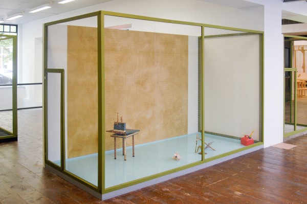 Gareth Moore - A Burning Bag as a Smoke-Grey Lotus (Water, Engine Oil, Starfish Flute, Gas Can Instrument, A Conch, A Flute Another Horn, Nietsche's Horse) - Installatie