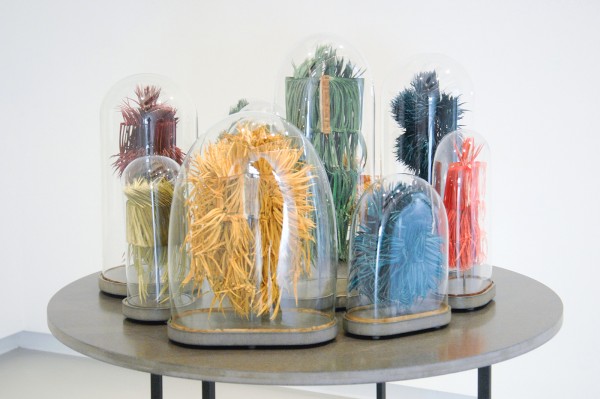 Georgia Russell - Sens - Versneden boeken, inkt, stolpen en tafel