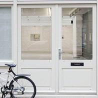 Heel veel schilderkunst lijkt op andere schilderkunst. Eigenlijk lijken alle schilderijen altijd op iets wat we al wel eens eerder gezien hebben. Echt heel radicaal vernieuwende schilderijen in zijn gebruikelijke [&hellip;]