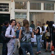 Het schilderij is een picturaal vlak. Als we er reproducties van zien wordt het eigenlijk altijd beschouwd als een plat ding. De afmetingen in de lengte en breedte staan er [&hellip;]