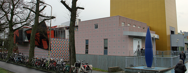 Het is vrij gemakkelijk om een anarchistische kunstenaar te worden. Je begint simpelweg met brutale acties die als het even kan illegaal zijn, gebruikt en misbruikt beelden van anderen en [&hellip;]