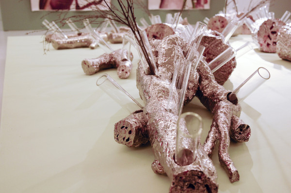 Guido Geelen - Zonder Titel - Klei, transparant glazuur, platinaluster en glas (detail)