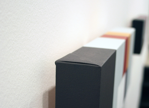 Guus Koenraads - Notices III - 15x45x5cm Acrylverf op doek op paneel (detail)