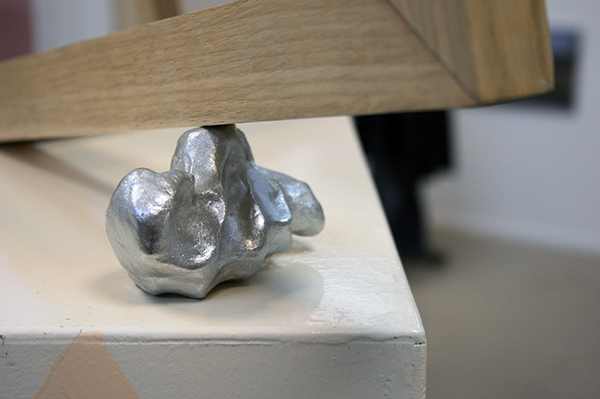 Hanae Wilke - Captain of Space, Admiral of the Abyss II - Eikenhout, klei, silververnis, MDF en verf (detail)