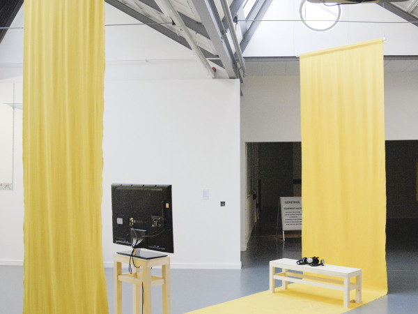 Hannah James - The Yellow and Purple architacture has been dressed, Yelow - Meubels en video