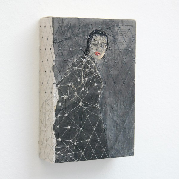 Hinke Schreuders - Works on paper #16 - Garen, kralen en papier op doek