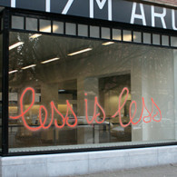 Een tentoonstelling die beeldend zo helder is dat tekst en bordjes totaal overbodig zijn, dat vind ik vaak wel aangenaam. Nu, dat is bij Luc Deleu (1944) bij Stroom in [&hellip;]