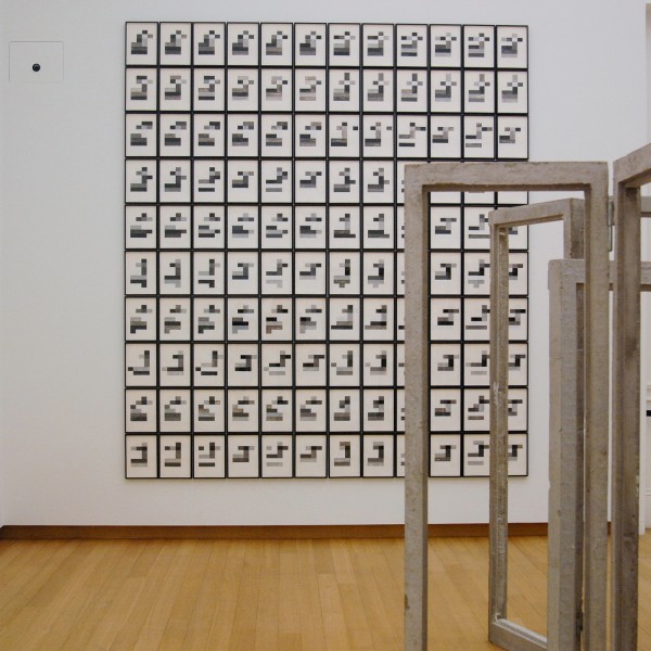 Isa Genzken - Die form entwickelt sich daraus, dass jede der funf Farben jede andere Farbe beruhrt - Gouache op papier & Paravent (6-maal) - Beton staal en scharnieren