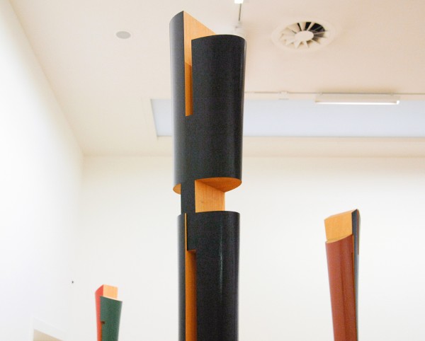 Isa Genzken - Ellipse & Untitled & Meister Gerhard & Marz & Diana - Hout en lakverf (detail)