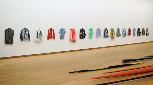 Isa Genzken - Jacken und Hemden - Gemengde techniek