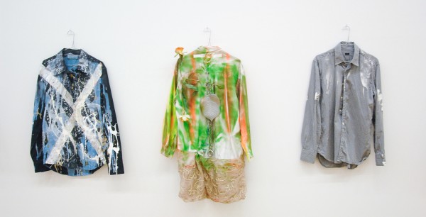 Isa Genzken - Jacken und Hemden - Gemengde techniek (detail)