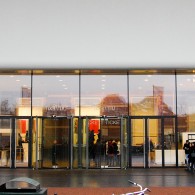 Het werk van Isa Genzken (1948) draait om één ding; vrijheid. Of zoals ze zelf zegt “I always wanted to have the courage to do totally crazy, impossible and also wrong [&hellip;]