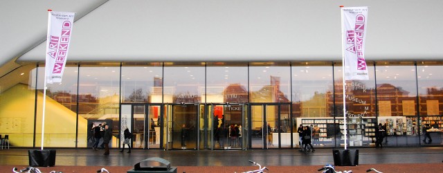 Het werk van Isa Genzken (1948) draait om één ding; vrijheid. Of zoals ze zelf zegt “I always wanted to have the courage to do totally crazy, impossible and also wrong [&hellip;]