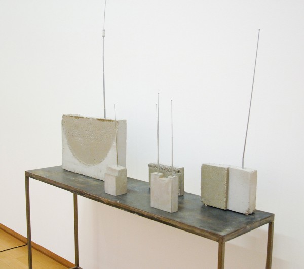 Isa Genzken - Weltempfanger Eva & Katerchen & Wunschel & Jack - Beton en staal