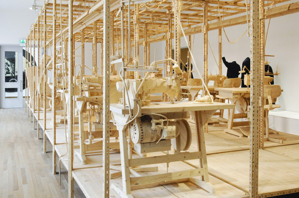 Istvan Csakany - Ghost Keeping - Hout en textiel 2012