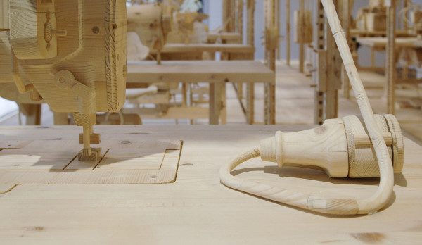 Istvan Csakany - Ghost Keeping - Hout en textiel 2012 (detail)