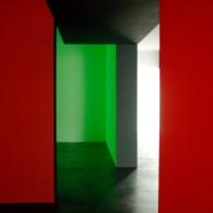 Het werk van James Turrell (1943) in combinatie met Amish quilts klinkt niet als de meest vanzelfsprekende tentoonstelling. Turrell is een hedendaags kunstenaar die werken maakt door architecturale ingrepen en [&hellip;]