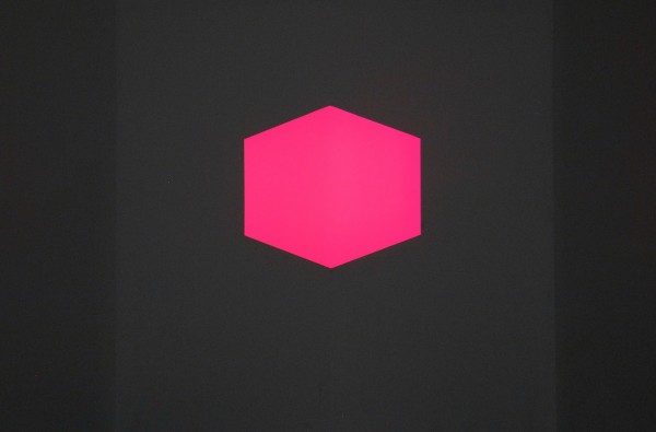 James Turrell - Afrum II Pink (Solid) - Fluoriserend licht