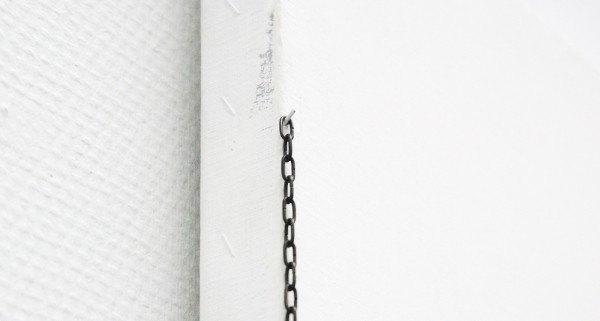 Jan Andriesse - Chinees Perspectief - Acrylverf, marmerpoeder op linnen en ketting (detail)