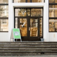 Enige tijd geleden was ik door de Jan van Eyck gevraagd om een tentoonstelling samen te stellen met schilders. Waarom zou je zo’n tentoonstelling op de Van Eyck willen, waarom hier? [&hellip;]