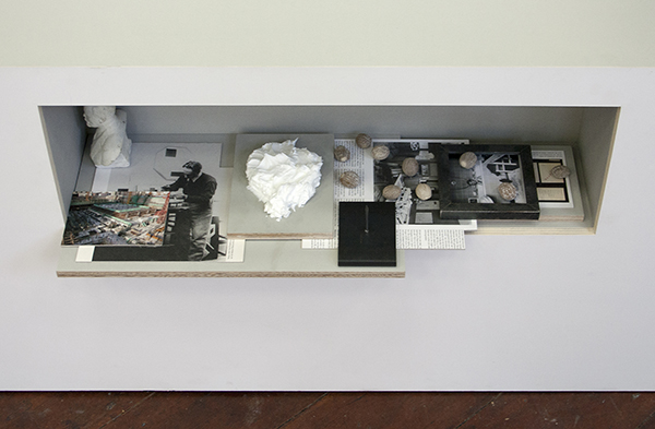 Jean Bernard Koeman - Observatory Crest (De Blinde Muur en het Conflict) - 460x256x218cm, Hout, metaal, multiplex, mdf, Nivea, nootmuskaat, gipsfiguur en documentatie (detail)