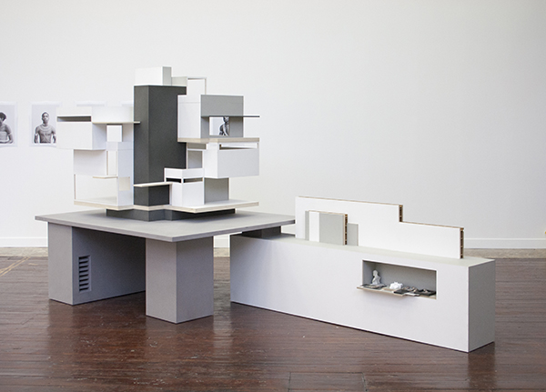 Jean Bernard Koeman - Observatory Crest (De Blinde Muur en het Conflict) - 460x256x218cm, Hout, metaal, multiplex, mdf, Nivea, nootmuskaat, gipsfiguur en documentatie