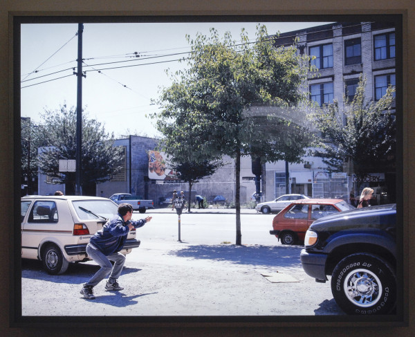 Jeff Wall - A Man With a Rifle - Dia in lichtbak 2000