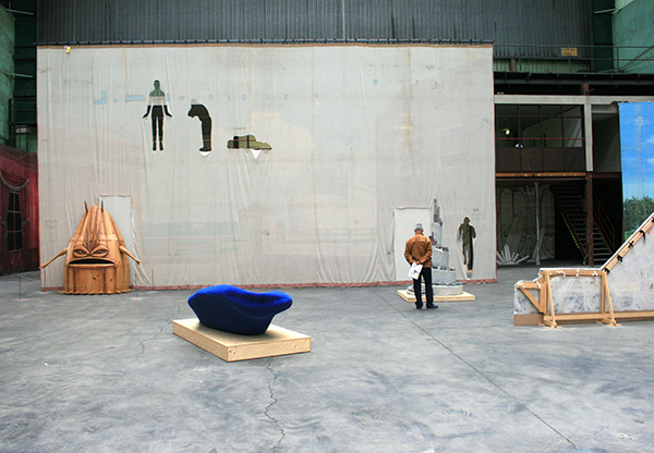 Jim Shaw - Deluge of Mythical Thinking - Installatie