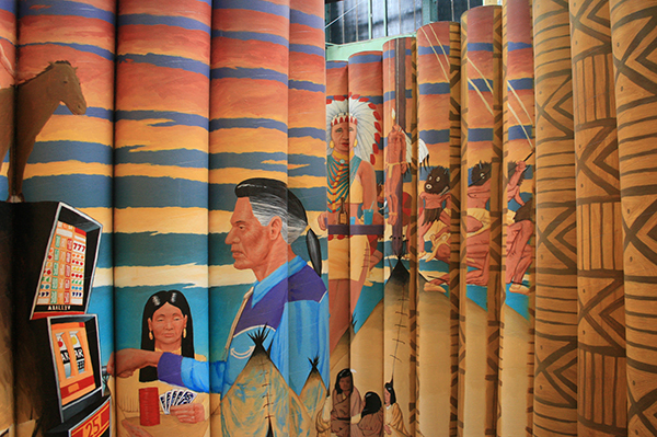 Jim Shaw - Dream Object - Acrylverf op kartonnen buizen