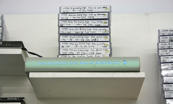 Job Koelewijn - relief 1, 1 feb 2006-24 march 2009 & relief 2, 25 march 2009 - 2012 - 140x200x30cm Cassette tapes en boeken (detail)