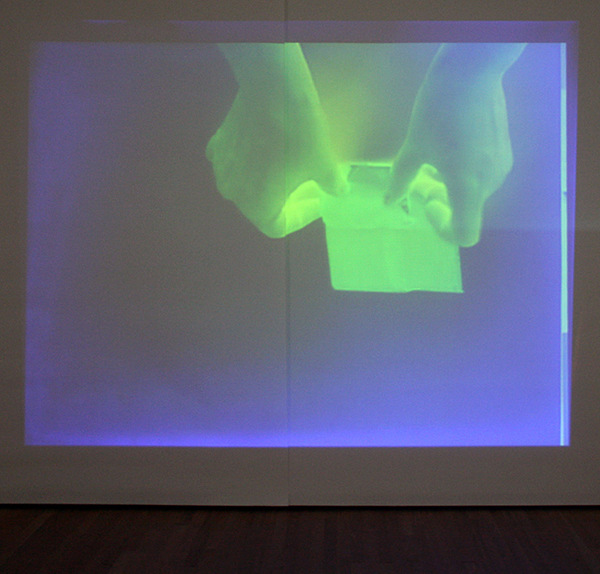 Joelle Tuerlinckx - A Stretch Museum Scale 1,1, Een voorstel voor het Bonnefantenmuseum, Tentoonstellingszaal 1 - Diverse materialen 2003